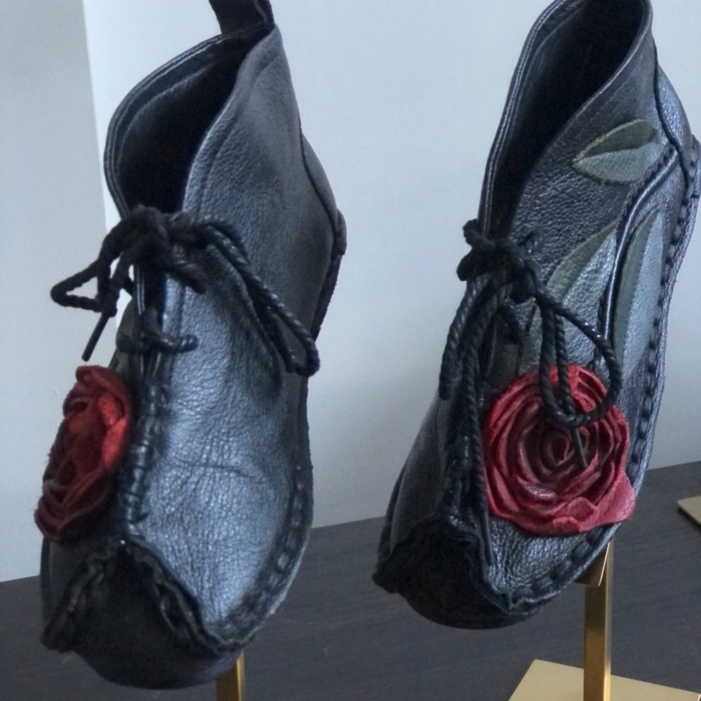 Vintage Leather Shoes Distressed Floral Leaves Detail Shoes Sz 7